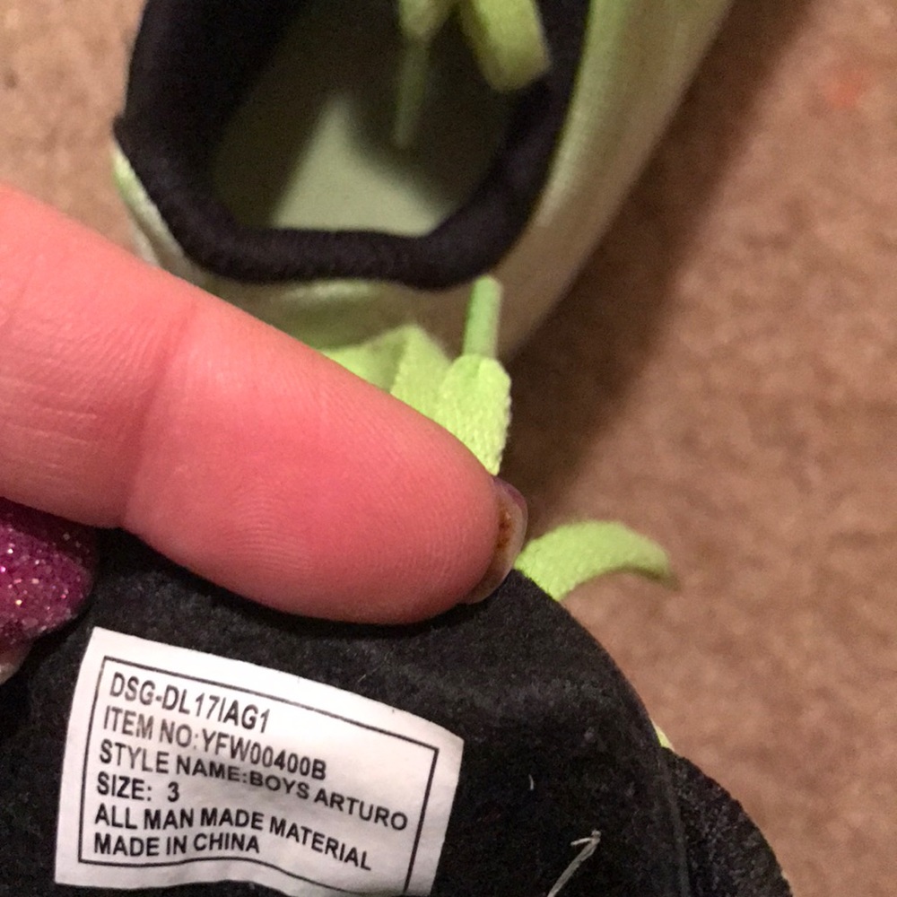 Soccer cleats - Picture 3 of 3